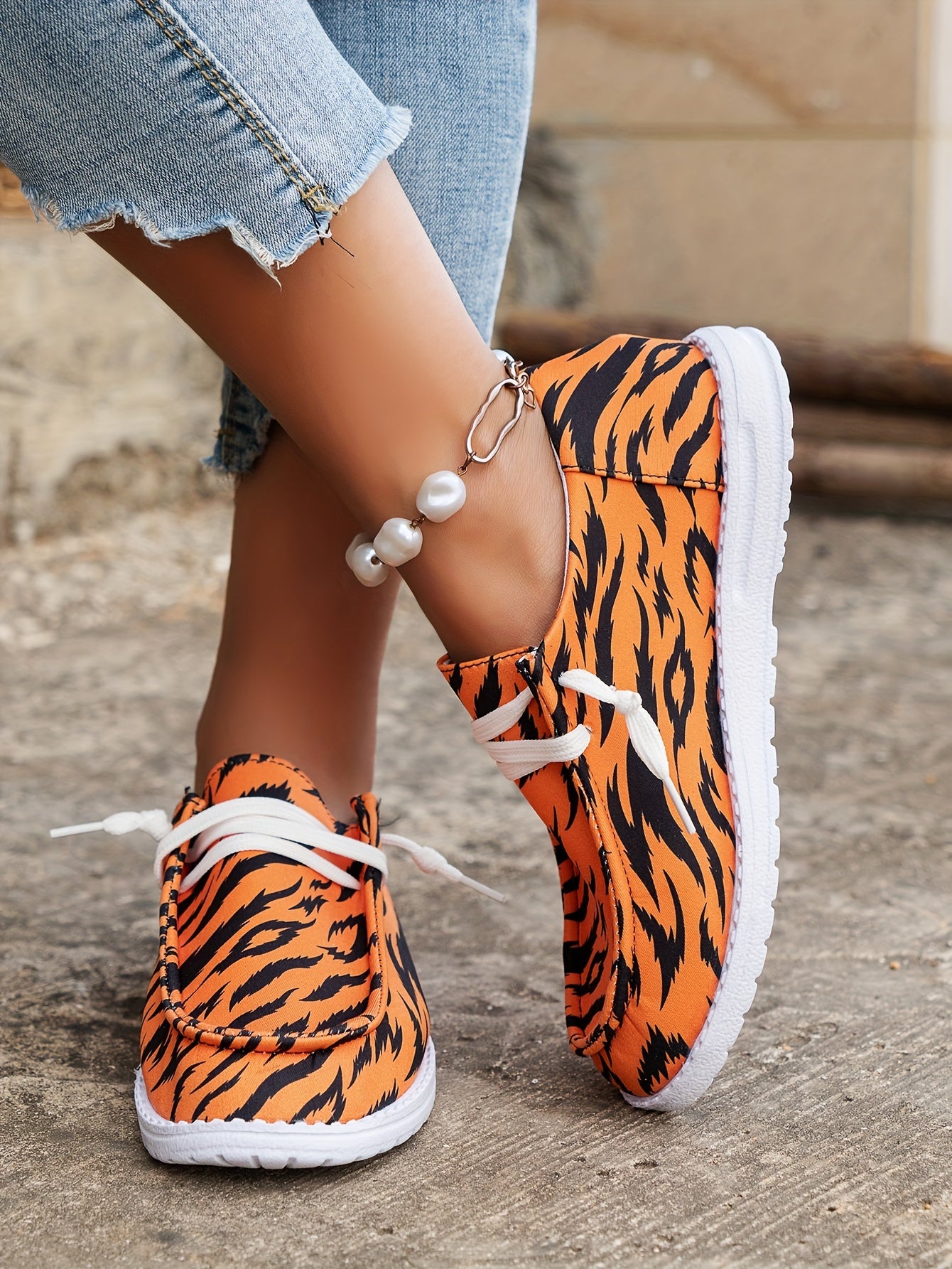 Tiger Print Women's Slip-On Sneakers, Low-Top Casual Shoes With Laces, Comfortable Sporty Flats