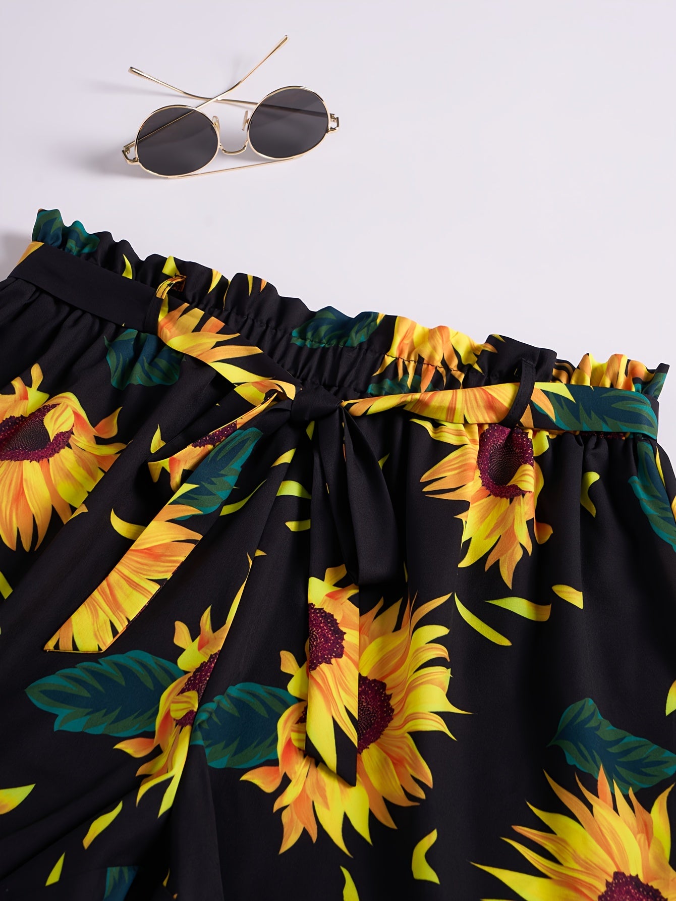 Plus Size Sunflower Print Wide Leg Shorts, Casual Elastic Waist Shorts For Spring & Summer, Women's Plus Size Clothing