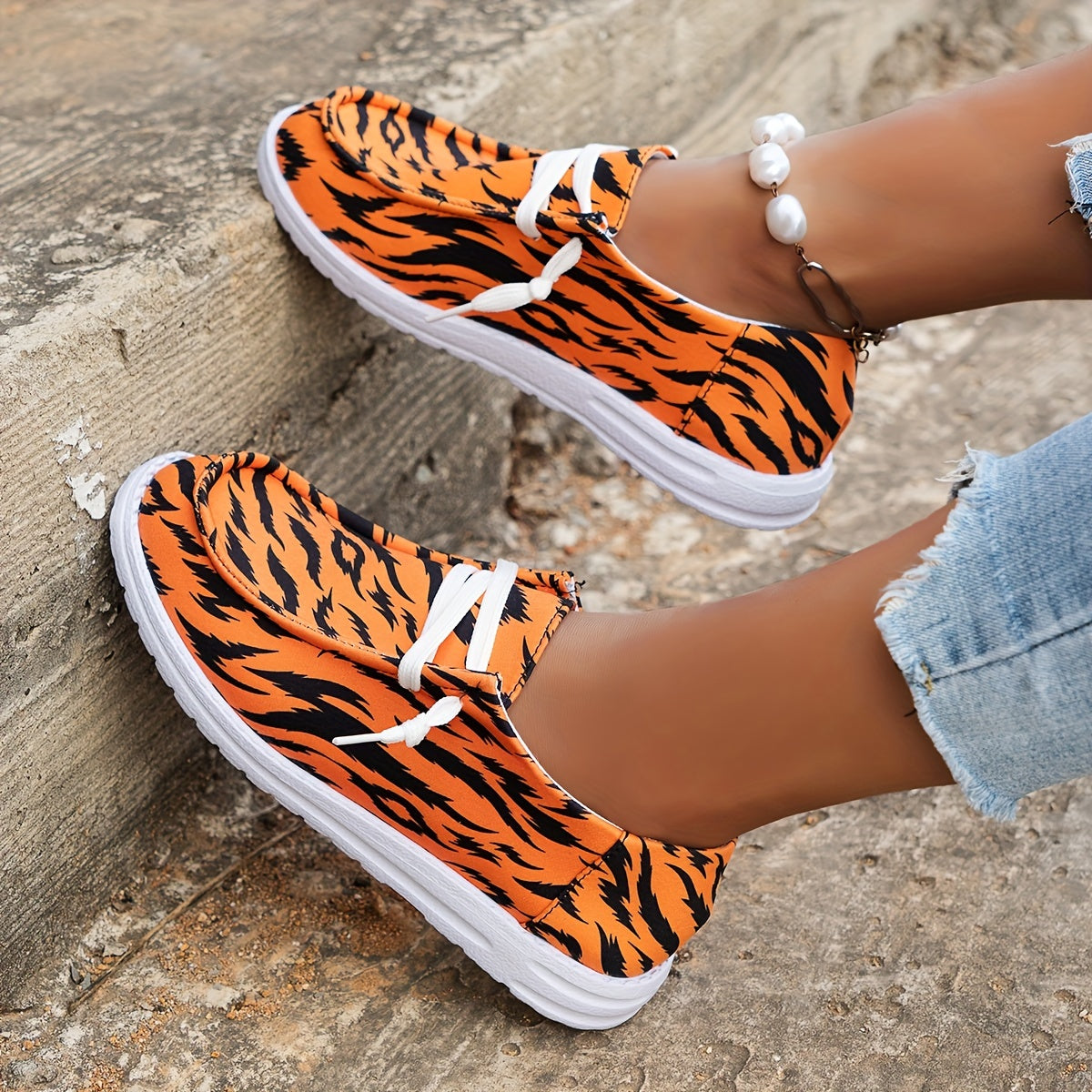 Tiger Print Women's Slip-On Sneakers, Low-Top Casual Shoes With Laces, Comfortable Sporty Flats