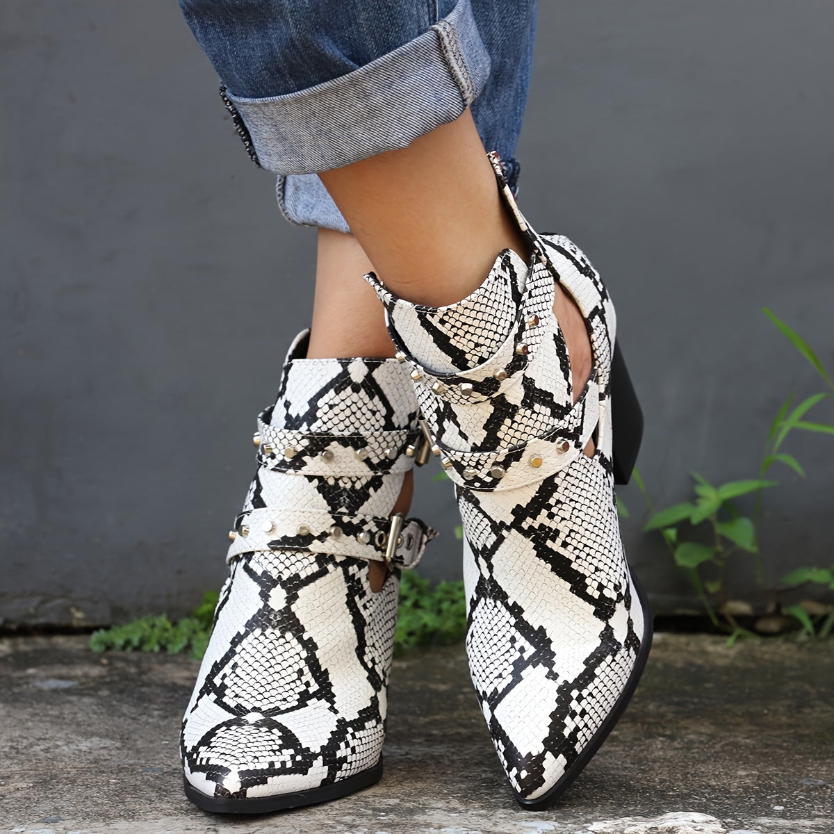 Women's Snakeskin Printed Ankle Boots, Fashion Pointed Toe Buckle Strap Chunky Heels, Casual Short Boots