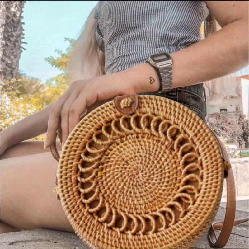 Chic Handwoven Round Women's Shoulder Bag - Adjustable Strap, Polyester Lined, Perfect For Beach & Vacation