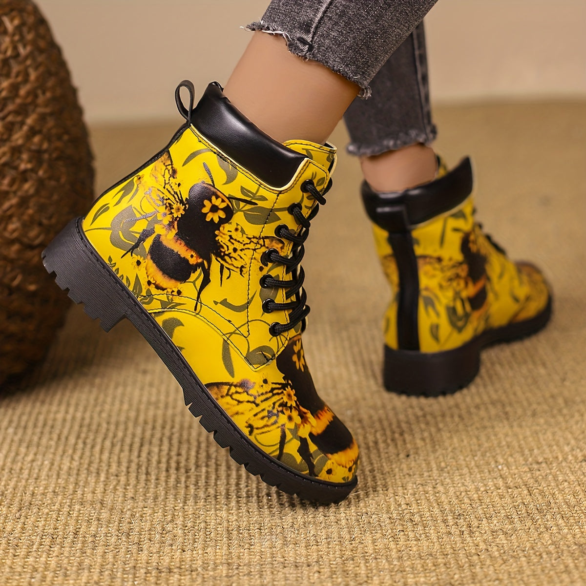 Women's Trendy Bee Print Short Boots, Fashion Lace Up Ankle Boots, Women's Comfortable Boots