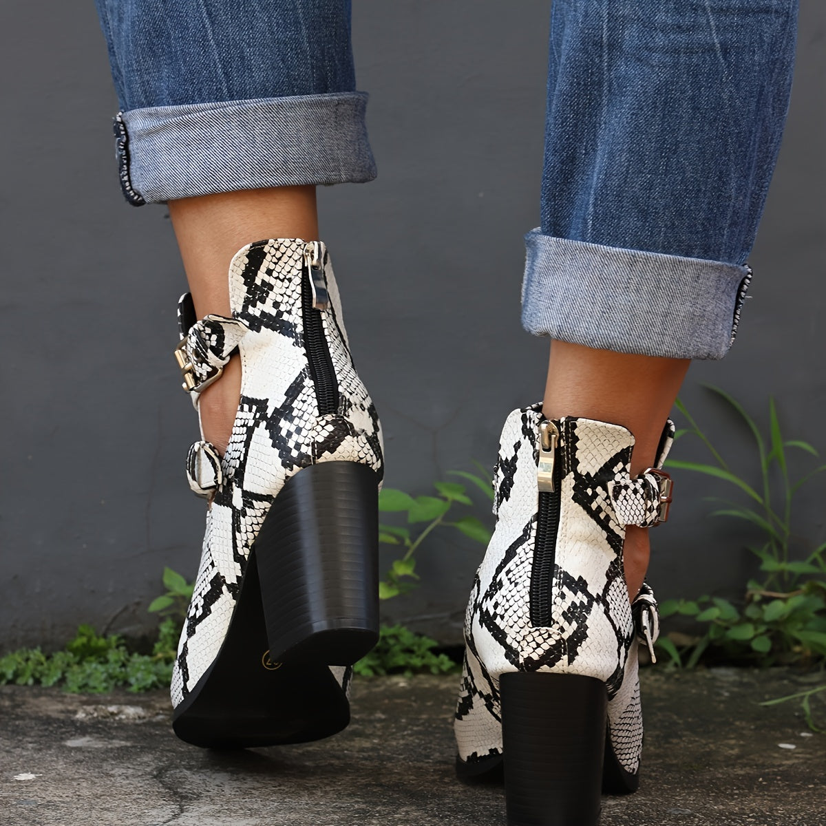 Women's Snakeskin Printed Ankle Boots, Fashion Pointed Toe Buckle Strap Chunky Heels, Casual Short Boots