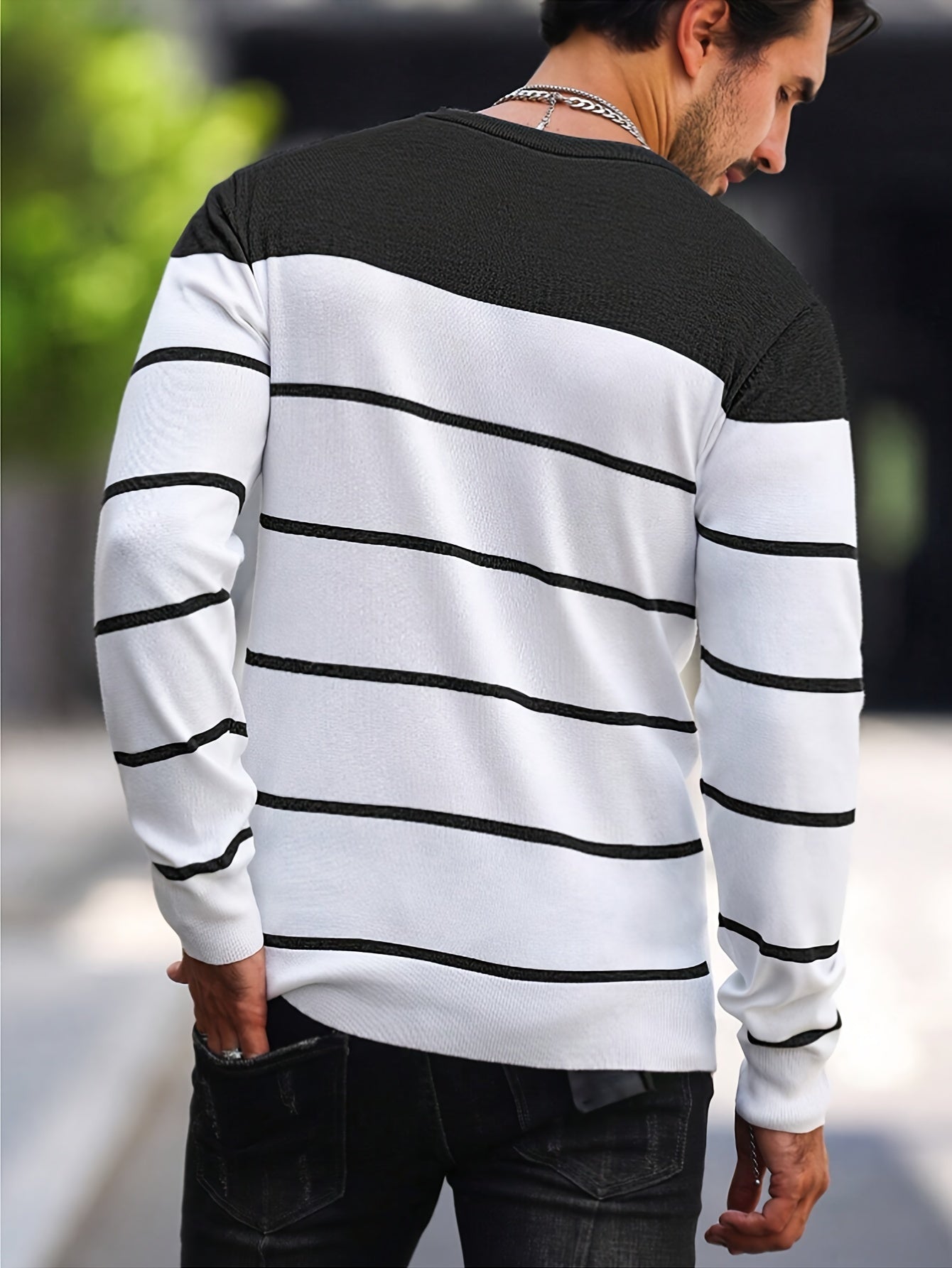 New 2024 Men's Small Striped Knit Sweater, Round Neck Pullover Men's Warm Top