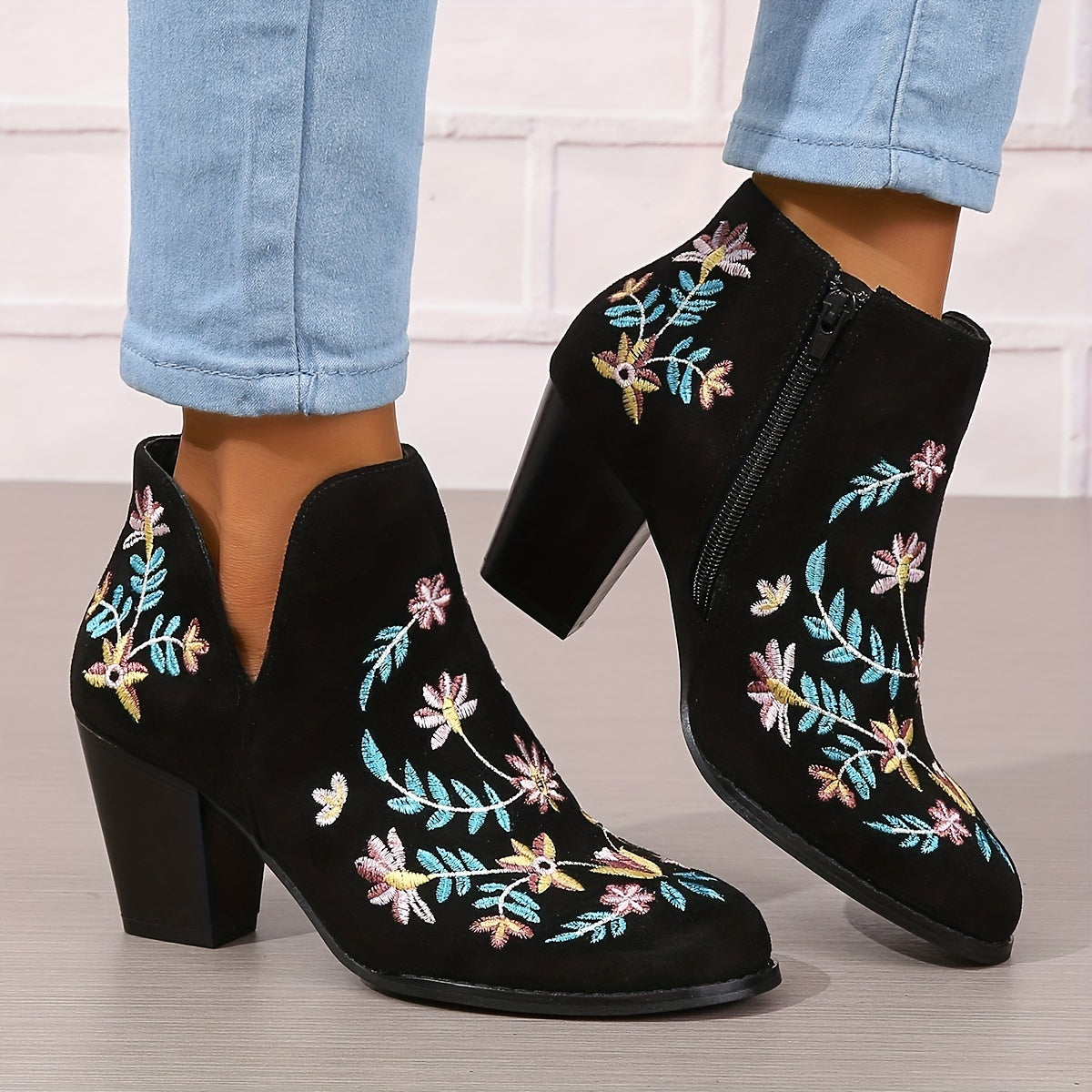 Women's Floral Embroidery Ankle Boots, Retro V-cut Stacked Chunky Heeled Shoes,, Pull On Cowboy Short Boots