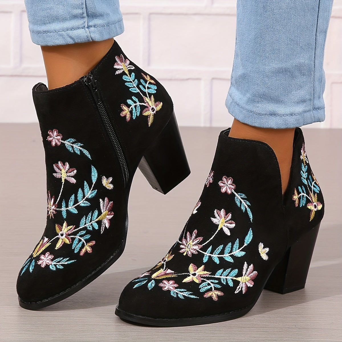 Women's Floral Embroidery Ankle Boots, Retro V-cut Stacked Chunky Heeled Shoes,, Pull On Cowboy Short Boots