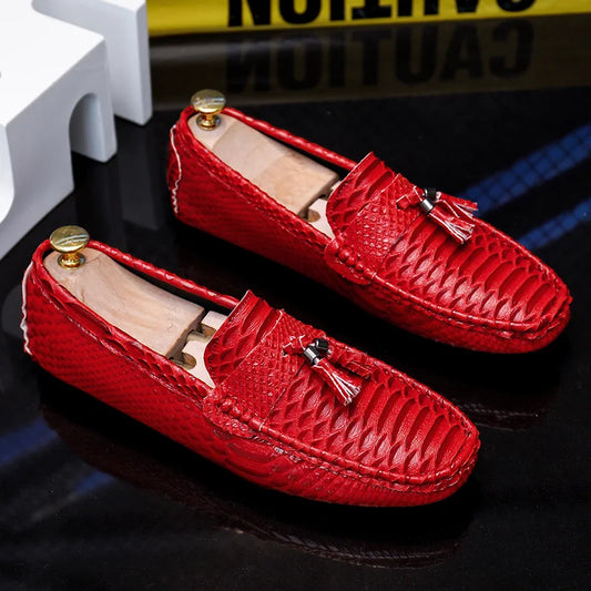 Hot sale Red Men Loafers Luxury Leather Boat Shoes Men Light Breathable Flat Slip On Shoes Big Size 47 Casual Moccasin Shoes Men