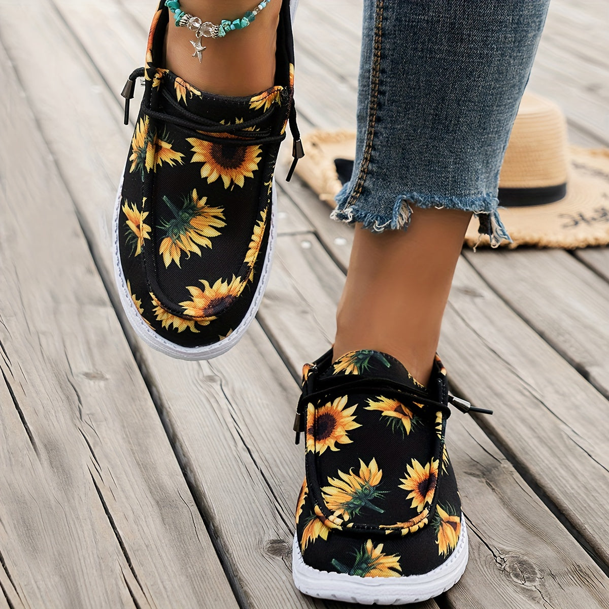 Women's Sunflower Print Slip-on Sneakers, Flat Casual Shoes, Lightweight Sports Shoes With Round Toe And Laces