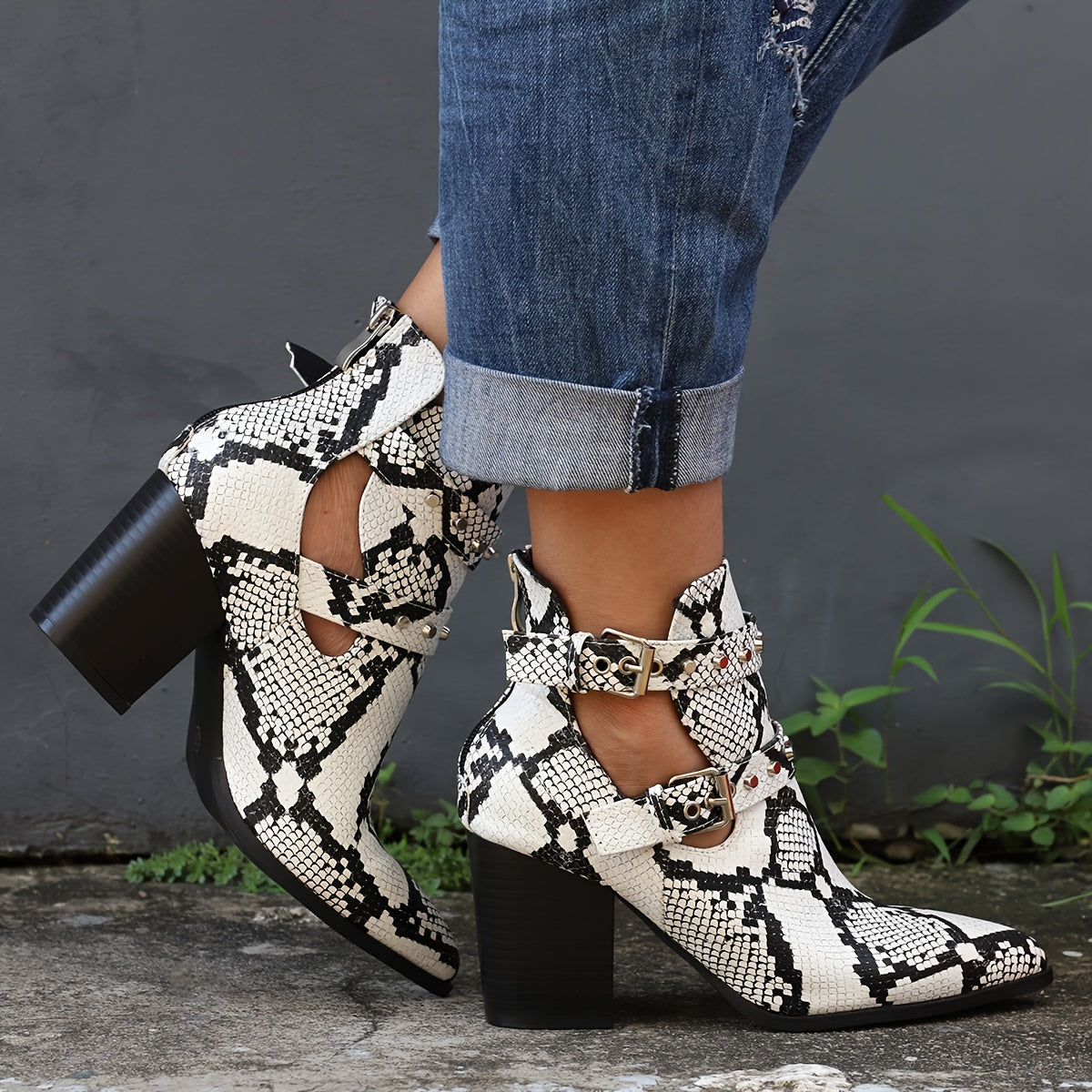 Women's Snakeskin Printed Ankle Boots, Fashion Pointed Toe Buckle Strap Chunky Heels, Casual Short Boots