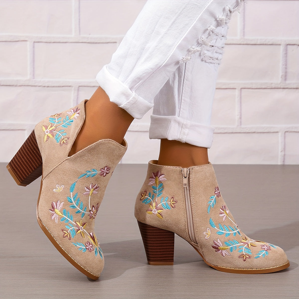 Women's Floral Embroidery Ankle Boots, Retro V-cut Stacked Chunky Heeled Shoes,, Pull On Cowboy Short Boots