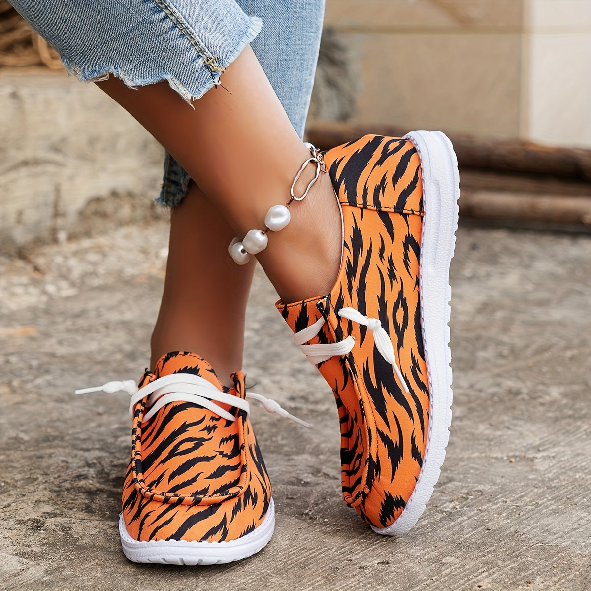 Tiger Print Women's Slip-On Sneakers, Low-Top Casual Shoes With Laces, Comfortable Sporty Flats