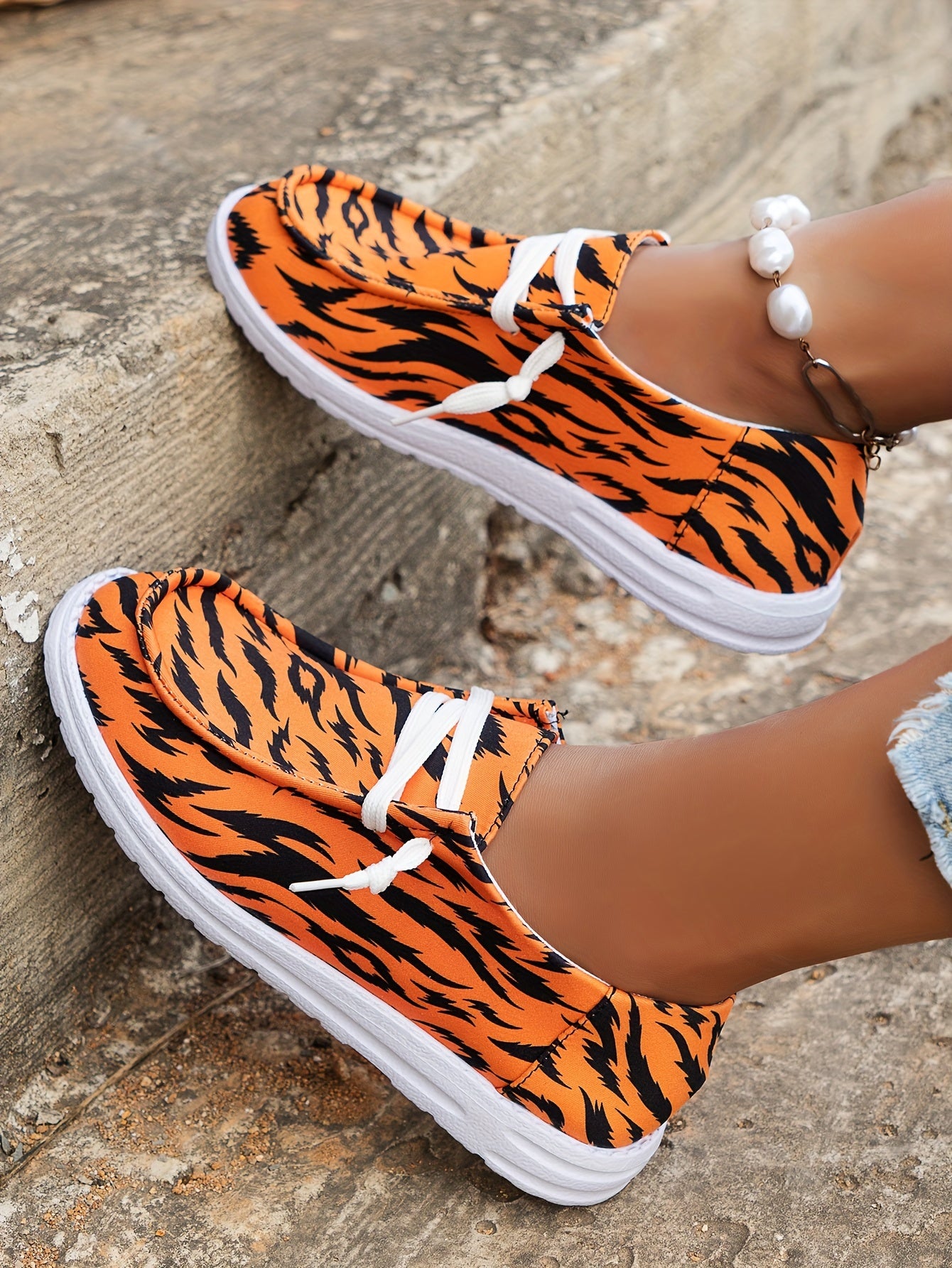 Tiger Print Women's Slip-On Sneakers, Low-Top Casual Shoes With Laces, Comfortable Sporty Flats