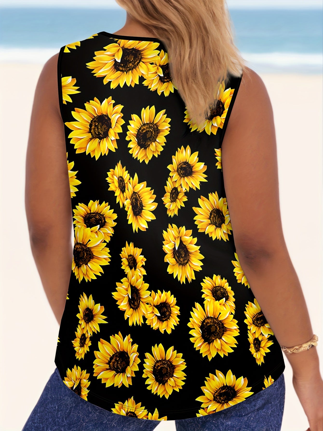 Plus Size Sunflower Print Tank Top, Casual Crew Neck Sleeveless Top For Summer, Women's Plus Size Clothing