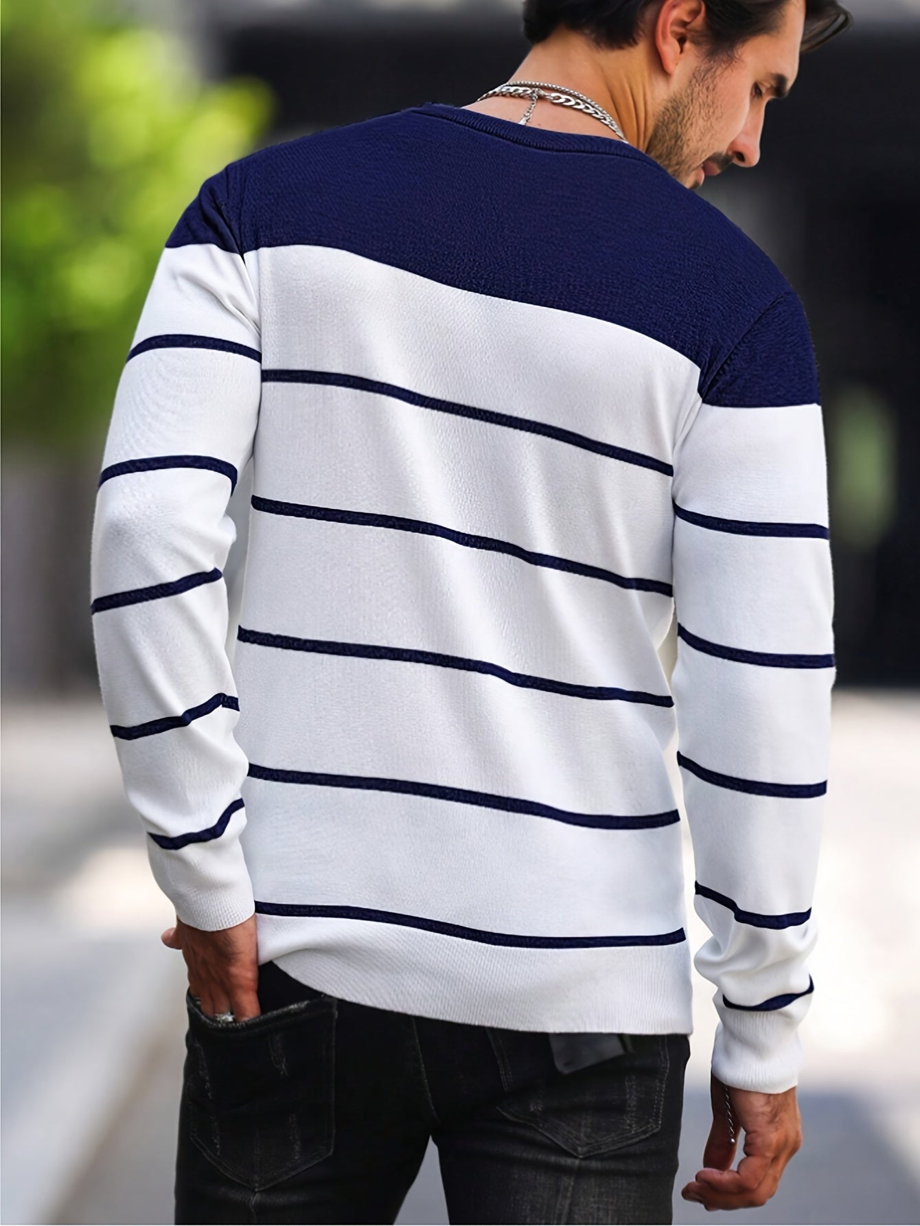 New 2024 Men's Small Striped Knit Sweater, Round Neck Pullover Men's Warm Top