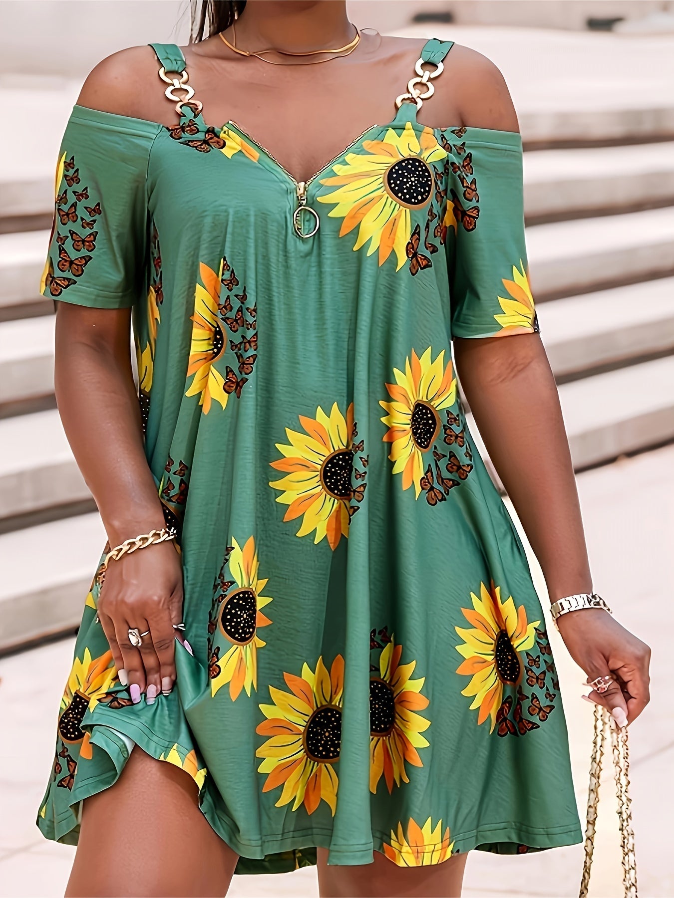 Plus Size Sunflower Print Cold Shoulder Dress, Casual Chain Detail Short Sleeve Dress For Spring & Summer, Women's Plus Size Clothing